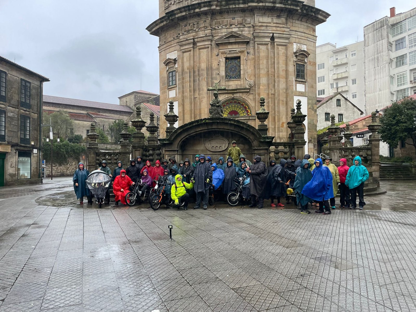 Participants i voluntariat d’Els Rodapeus al Camí de Sant Jaume, l’any 2023